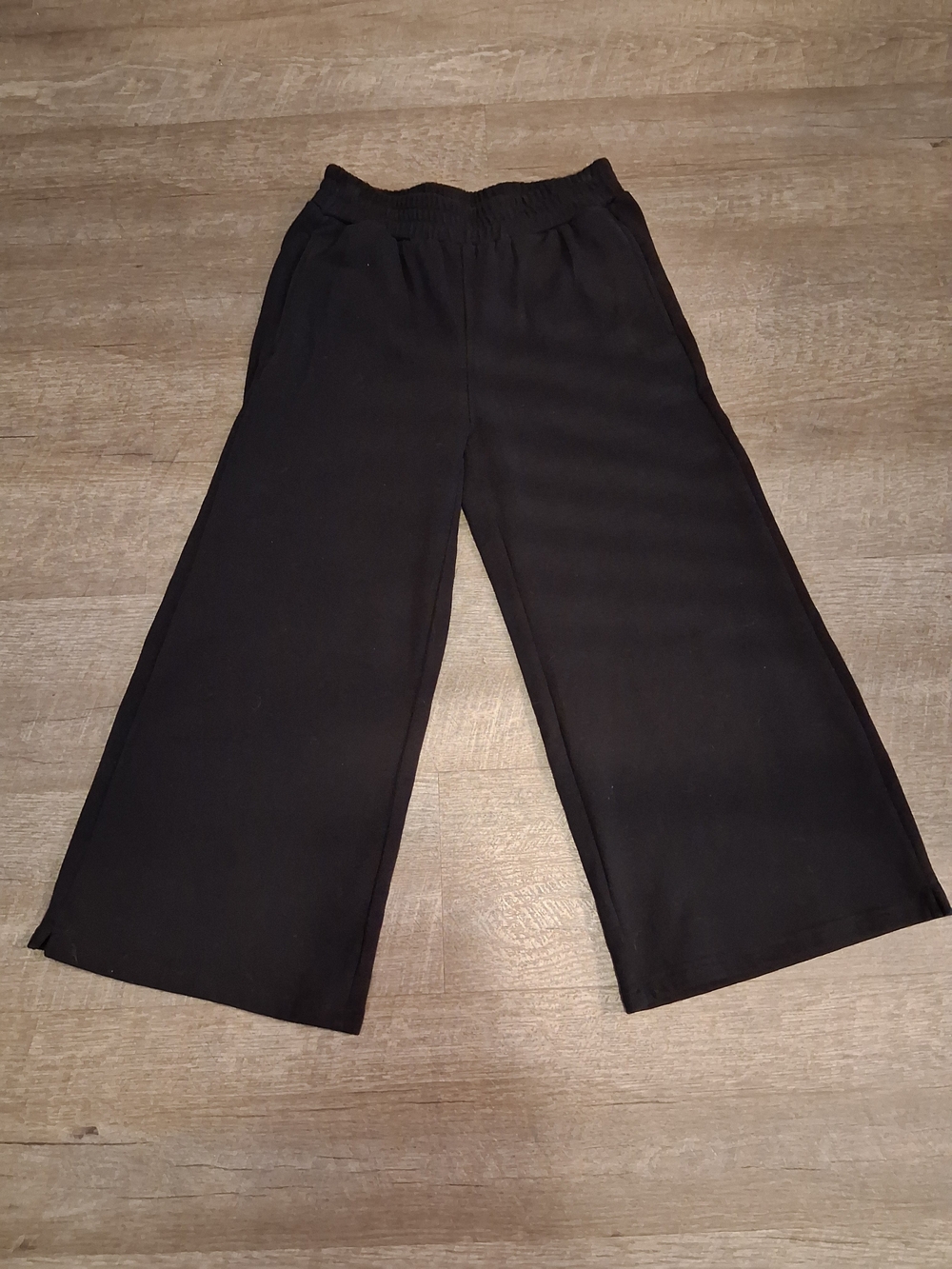 Wide-Leg Cropped Pull-On Pants - Black